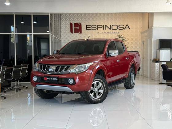 MITSUBISHI L200 TRITON 2.4 16V TURBO DIESEL SPORT HPE CD 4P 4X4 AUTOMÁTICO MITSUBISHI L200 TRITON 2.4 16V TURBO DIESEL SPORT HPE CD 4P 4X4 AUTOMÁTICO